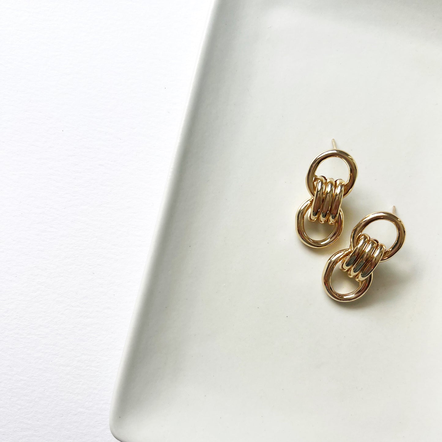 The Oval Link Earrings