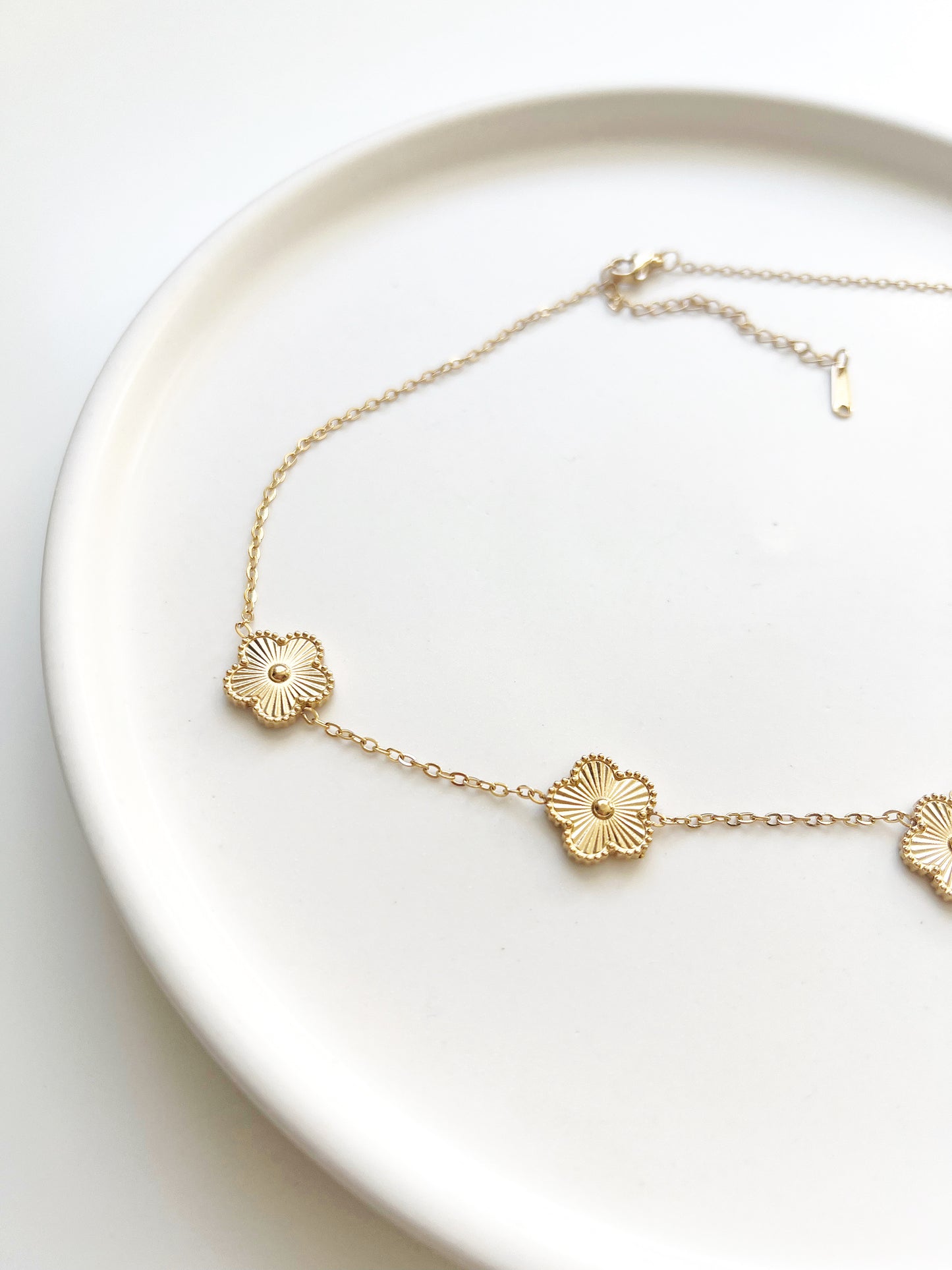 The Flower Chain Necklace